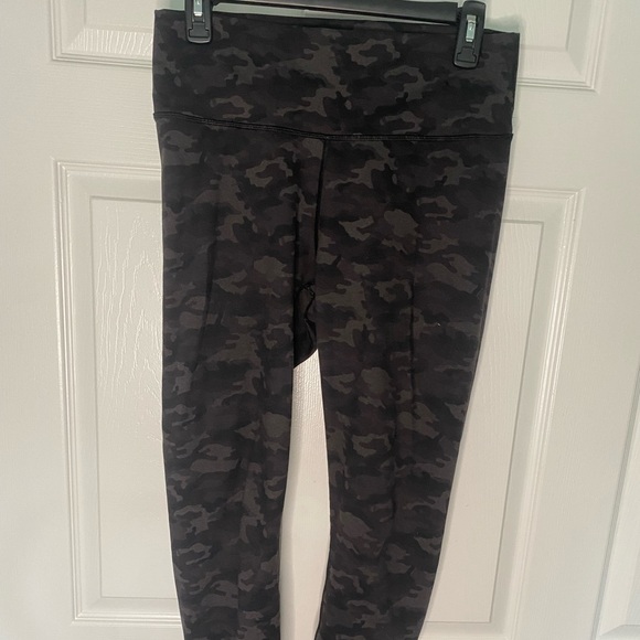 Fabletics Camo Leggings - Picture 1 of 1